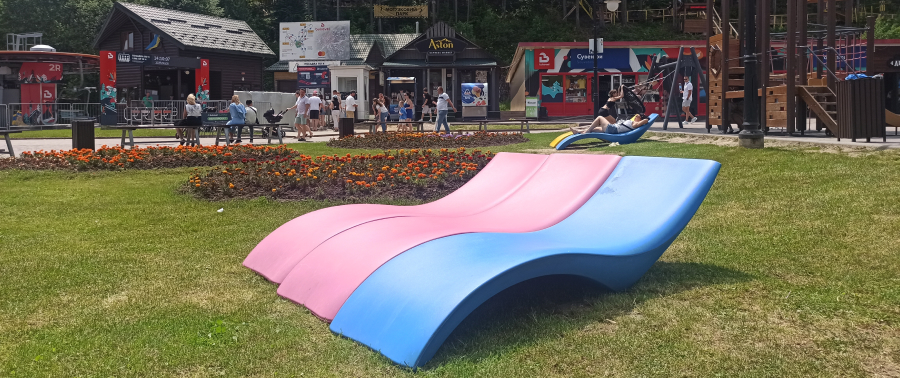 Comfortable loungers in the heart of Bukovel
